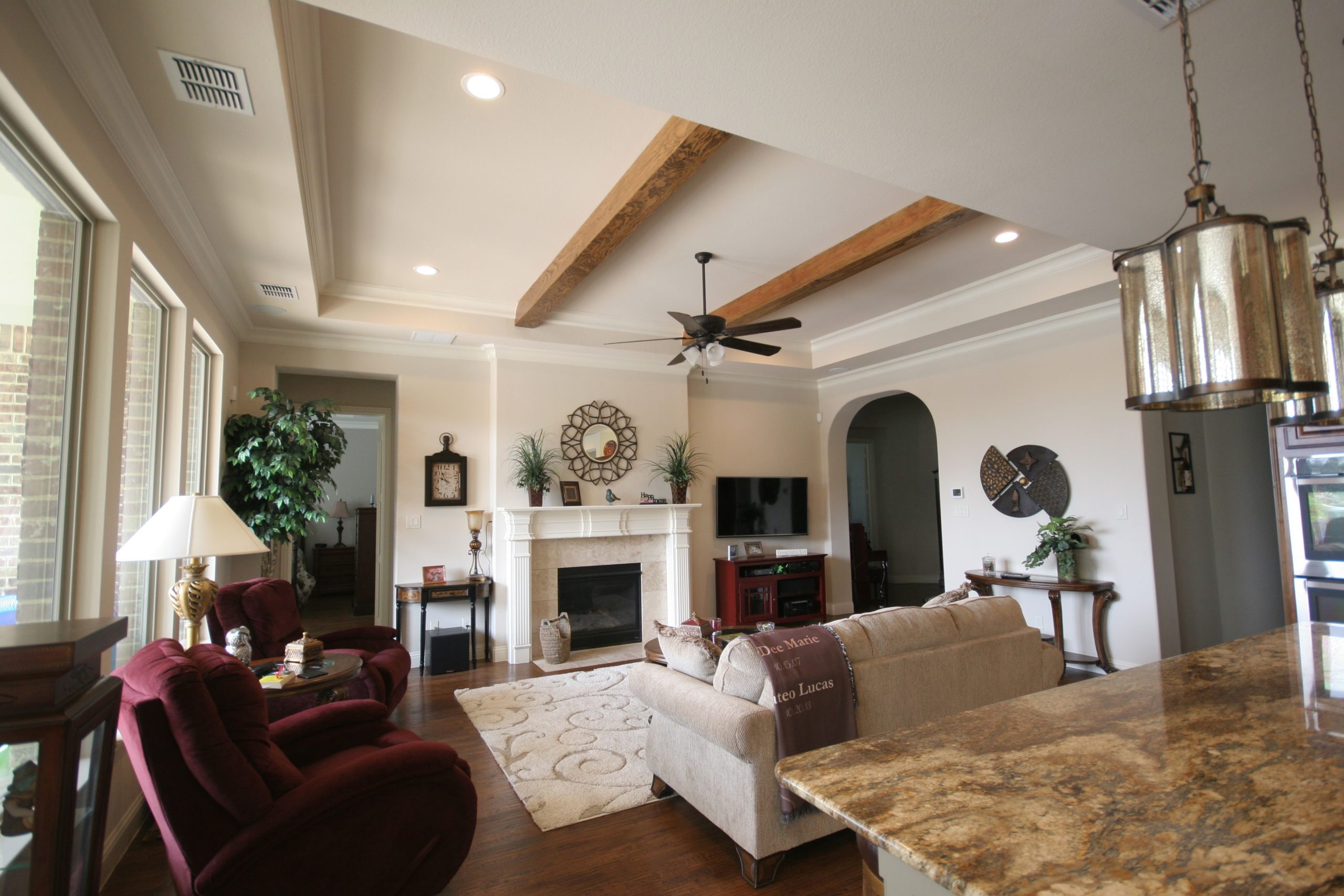 Natural accent ceiling beams - Latham